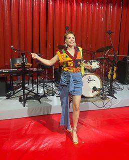 Letícia Colin feet photo thumbnail