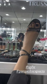 Letícia Colin feet photo thumbnail