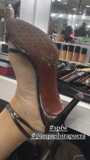 Letícia Colin feet photo thumbnail