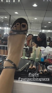 Letícia Colin feet photo thumbnail