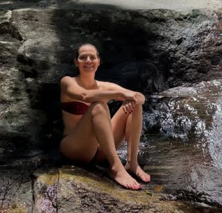 Letícia Colin feet photo thumbnail