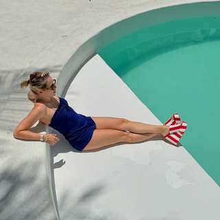 Letícia Colin feet photo thumbnail