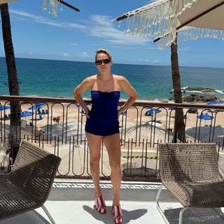 Letícia Colin feet photo thumbnail