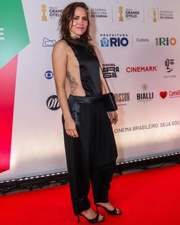 Letícia Colin feet photo thumbnail