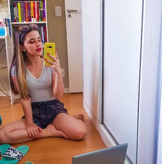 Letícia Faria Pedro feet photo 4