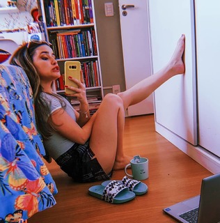 Letícia Faria Pedro feet photo 3