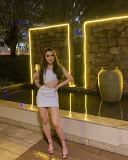 Letícia Faria Pedro feet photo 4