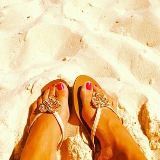 Letícia Santiago feet photo 2