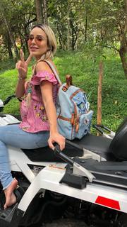 Letícia Santiago feet photo 12