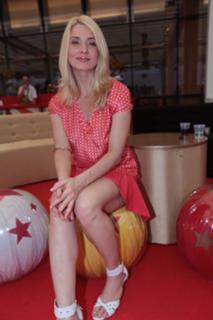 Letícia Spiller feet photo thumbnail