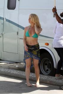 Letícia Spiller feet photo thumbnail