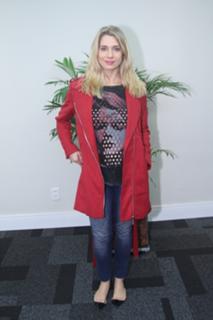 Letícia Spiller feet photo thumbnail