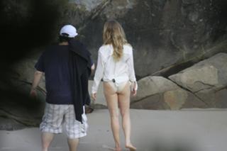 Letícia Spiller feet photo thumbnail