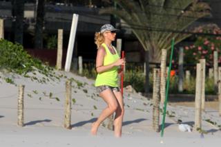 Letícia Spiller feet photo thumbnail