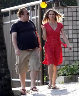 Letícia Spiller feet photo thumbnail