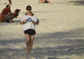 Letícia Spiller feet photo thumbnail