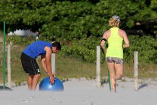 Letícia Spiller feet photo thumbnail