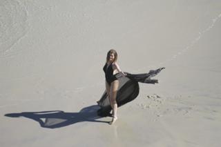 Letícia Spiller feet photo thumbnail