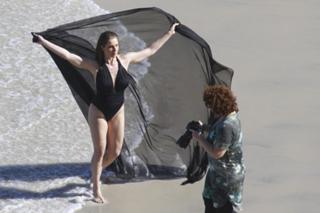 Letícia Spiller feet photo thumbnail