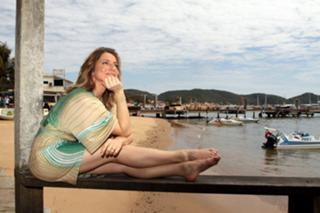 Letícia Spiller feet photo thumbnail