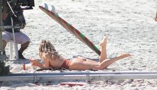 Letícia Spiller feet photo thumbnail