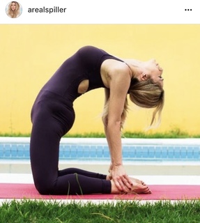 Letícia Spiller feet photo thumbnail