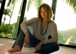 Letícia Spiller feet photo thumbnail