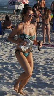 Letícia Spiller feet photo thumbnail