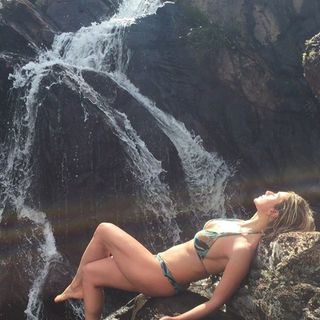 Letícia Spiller feet photo thumbnail