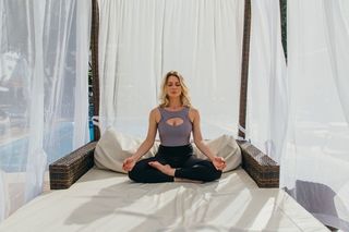 Letícia Spiller feet photo thumbnail