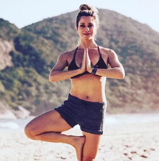 Letícia Spiller feet photo thumbnail