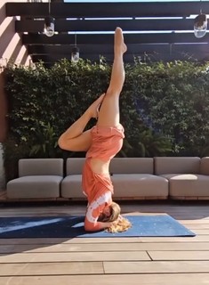 Letícia Spiller feet photo thumbnail