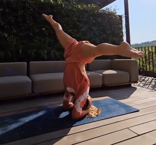 Letícia Spiller feet photo thumbnail