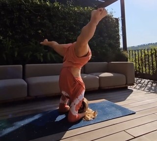 Letícia Spiller feet photo thumbnail