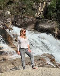 Letícia Spiller feet photo thumbnail