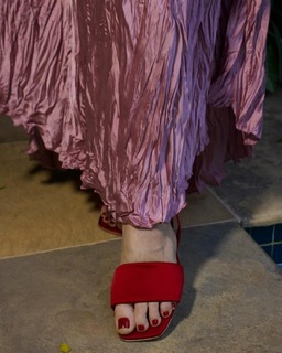 Letícia Spiller feet photo thumbnail