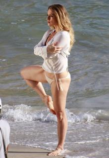 Letícia Spiller feet photo thumbnail