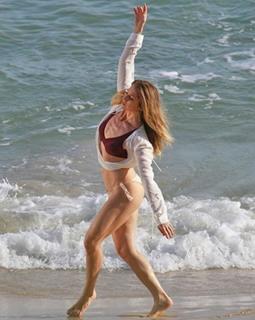 Letícia Spiller feet photo thumbnail