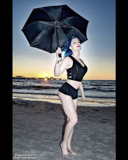 Leva Bates feet photo 3