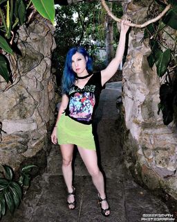 Leva Bates feet photo 1