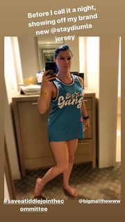 Leva Bates feet photo 9