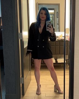 Leva Bates feet photo 2