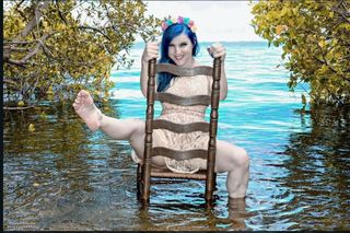 Leva Bates feet photo 1