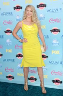 Leven Rambin feet photo thumbnail