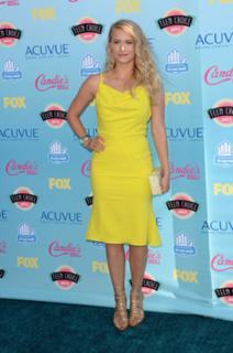 Leven Rambin feet photo thumbnail