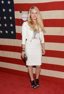 Leven Rambin feet photo thumbnail