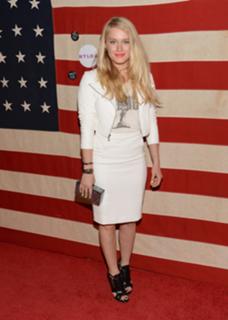 Leven Rambin feet photo thumbnail