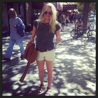 Leven Rambin feet photo thumbnail