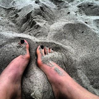 Leven Rambin feet photo thumbnail