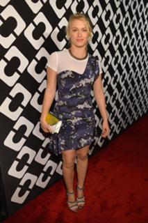 Leven Rambin feet photo thumbnail